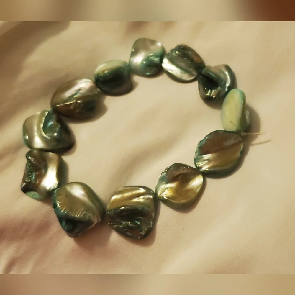 Shell Handmade Stretch Bracelet - Picture 6 of 10